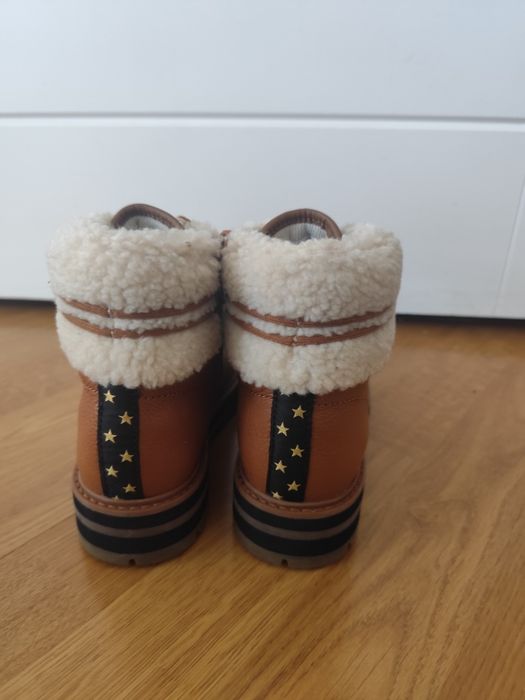 Дитячі нові шкіряні чоботи від бренду Clarks 34 розміру