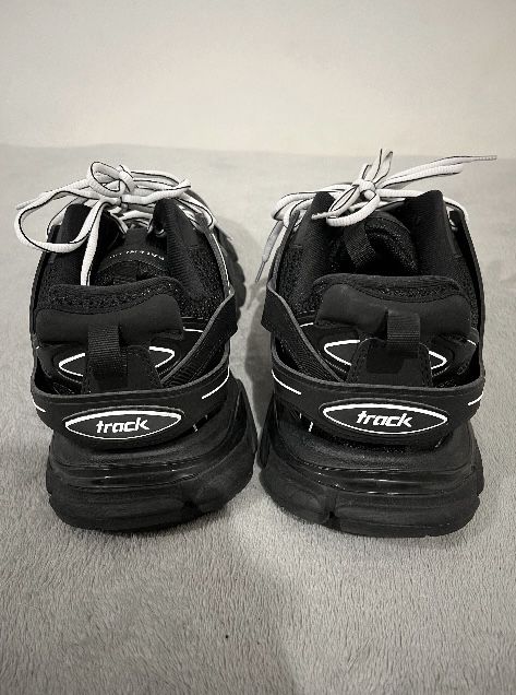 Balenciga track