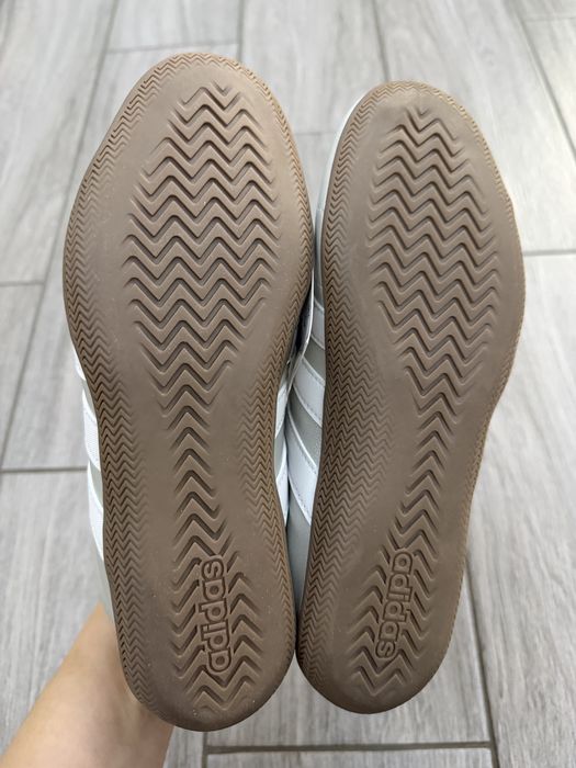 кеди Adidas, серебристі, 36 р. нові