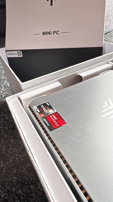 Mini PC NiPoGi Pinova P2 - Ryzen 3 / 16GB / 512GB SSD / W11 Pro