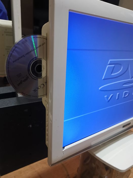 TV, monitor DVD 22calie w jednym