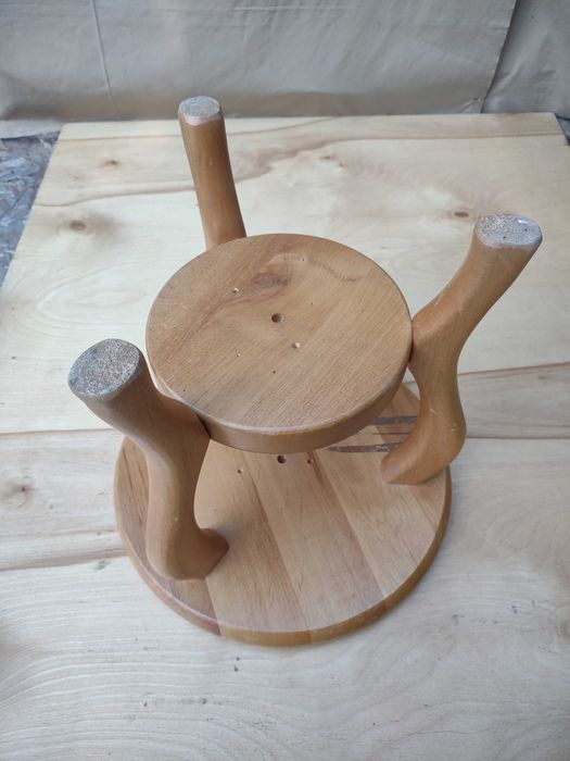 Kwietnik mały . wys. 28 cm.