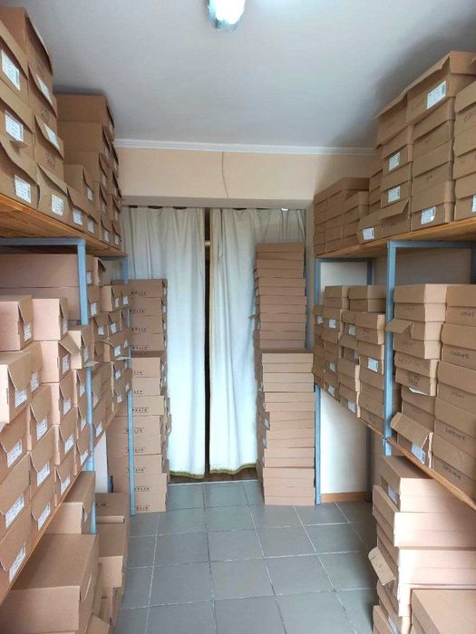 Продам діючий магазин взуття з цехами виробництва