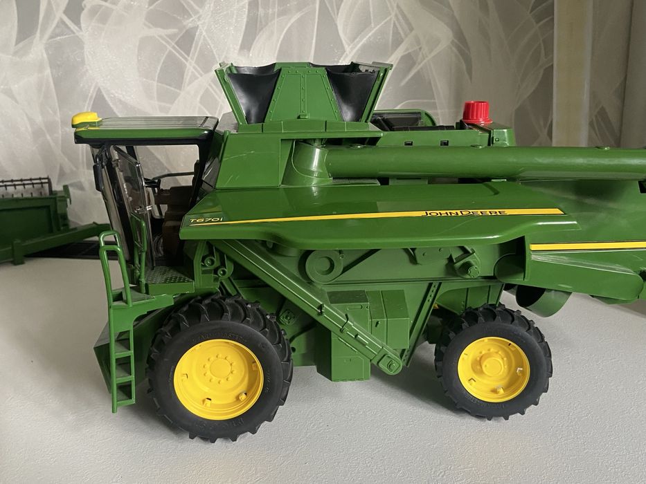 Продам комбайн John Deere T670  далі а описі