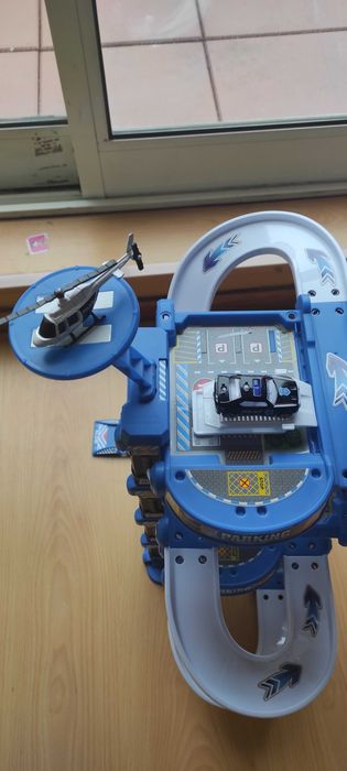 Brinquedo Pista de Carrinhos Equipa de Polícia para meninos