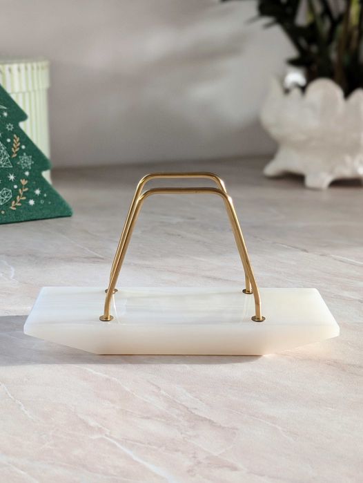 Elegancki duży serwetnik z marmurową podstawą