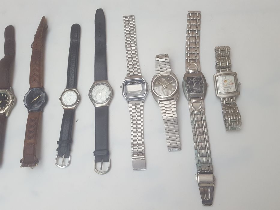 Lote 11 relógios  de pulso  80€