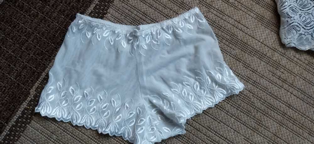 4 pary nowych eleganckich majtek.