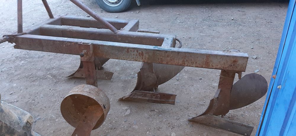 Плуг 3х корпусный