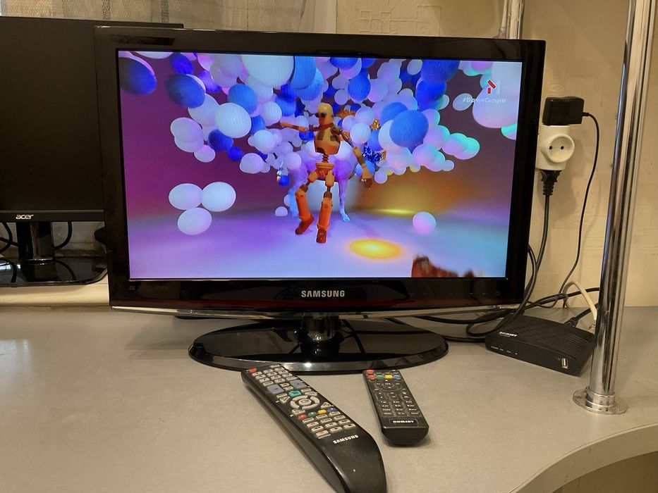 Телевізор 22" Samsung LE22C450E1W Black