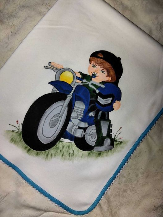 Artigos de bebé pintados a mão