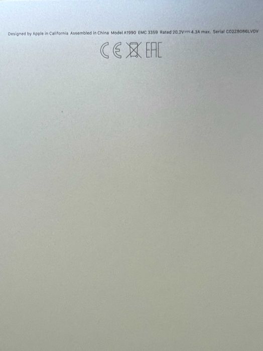 MacBook Pro 15” (Mid 2019) | i7 | 16 GB RAM Matryca paski nowa bateria