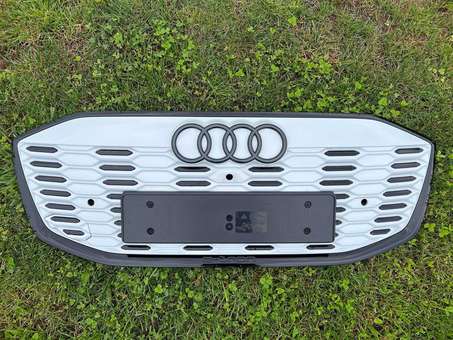 наявність! Audi Q6 E-tron 85H решітка радіатора S-line нова оригінал!