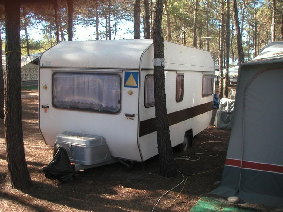 Caravna Vimara com documentos.