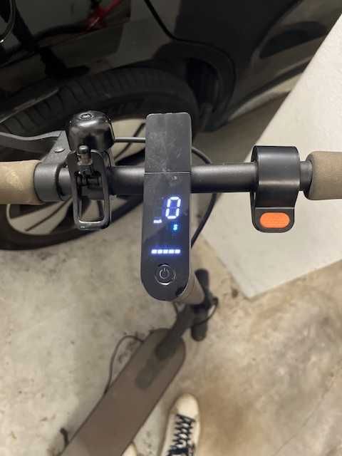 Trotinete Elétrica XIAOMI MI Essential (250W - Autonomia: 20 Km - Preto)