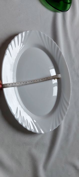 Travessas e pratos de servir