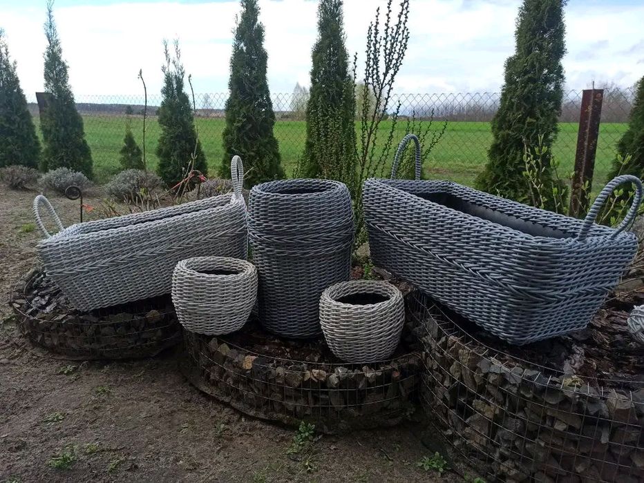 Дровітниця та кашпо з ротангу