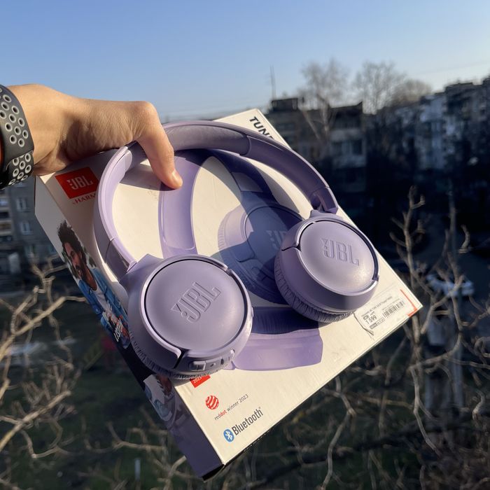 Навушники JBL TUNE 520 працюють