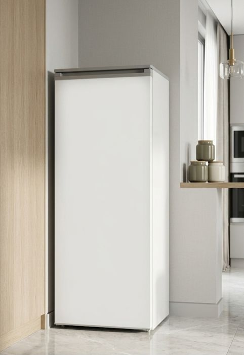 Не большой однокамерный холодильник Донбасс в рабочем состоянии