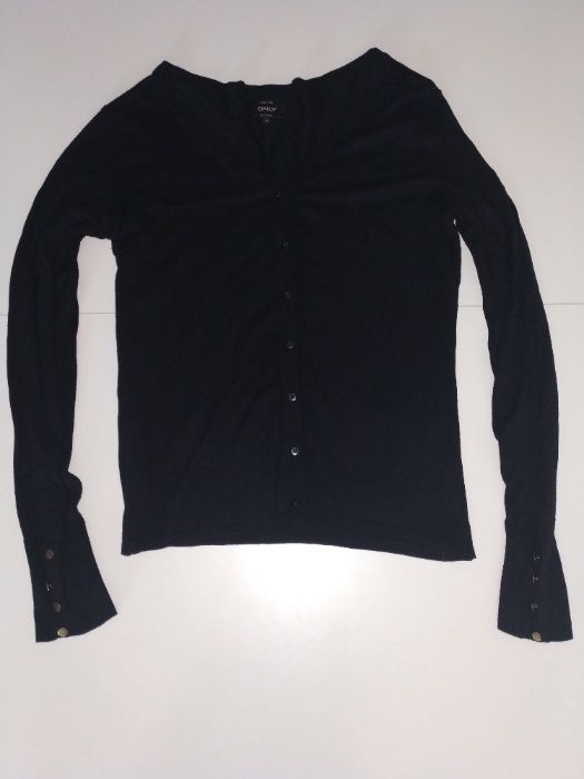 Czarny sweter sweterek zapinany na guziki ONLY rozmiar M