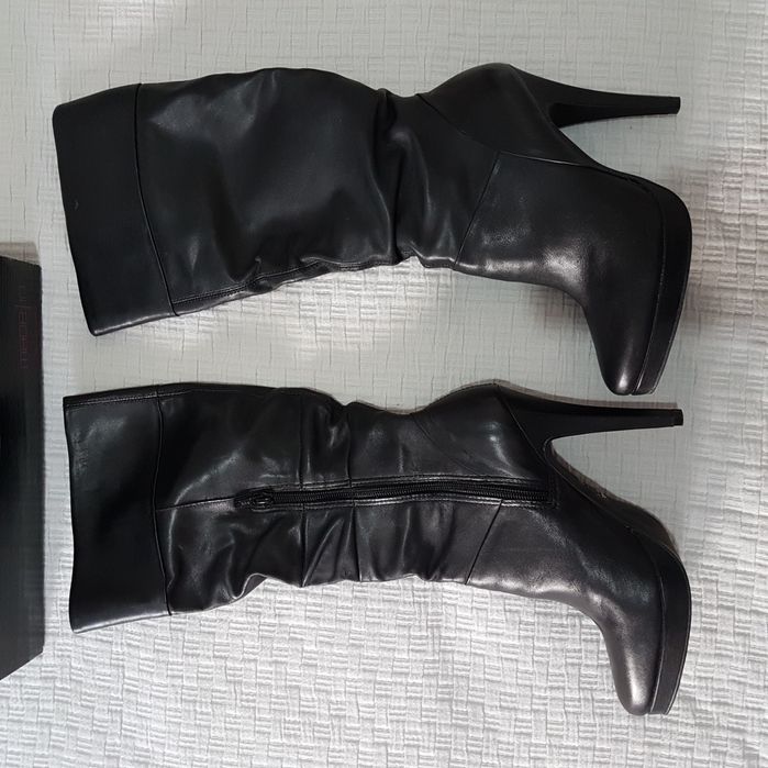 Botas de salto em pele, marca Made In