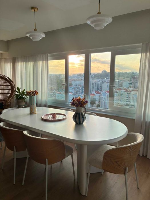 Mesa de jantar + 6 cadeiras