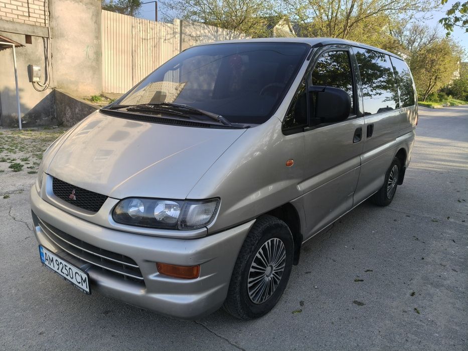 Продам mitsubishi 2 л газ бензин
