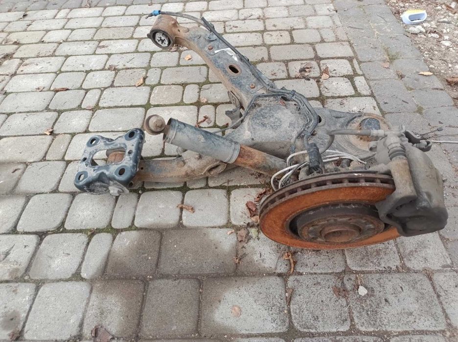 Proace II Jumpy III Berlingo II zwrotnica piasta zawieszenie tył L/R