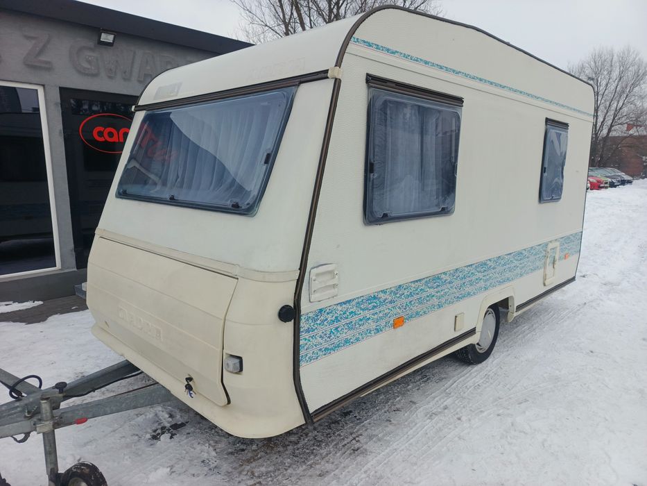 Adria Piętrowe łóżko 1000DMC Przedsionek 
Rok 1995
Świeżo sprowadzona