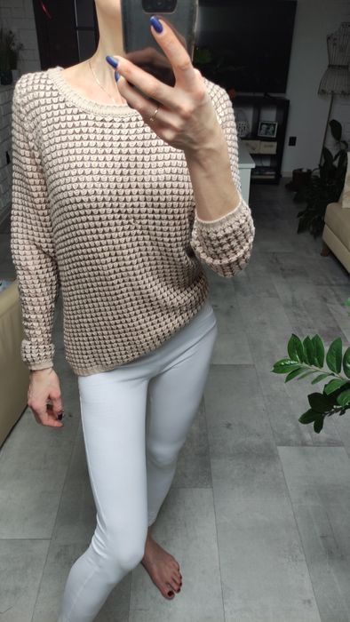 Piękny sweter z rozcięciem na plecach rozm S oversize