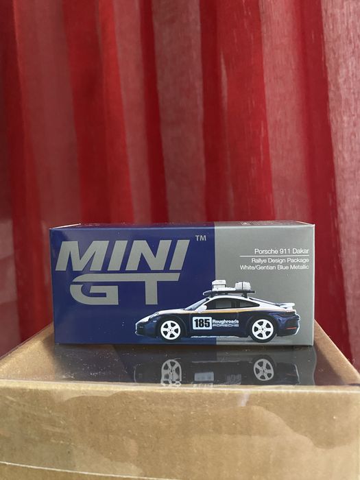 Hot wheels, tarmac, pop race