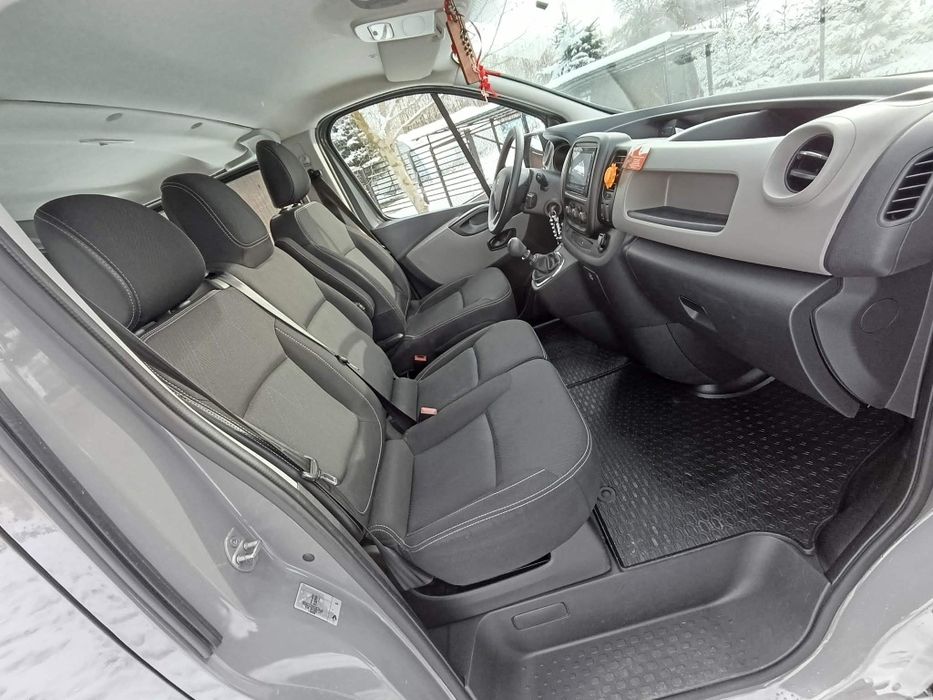 Renault Trafic Long bus