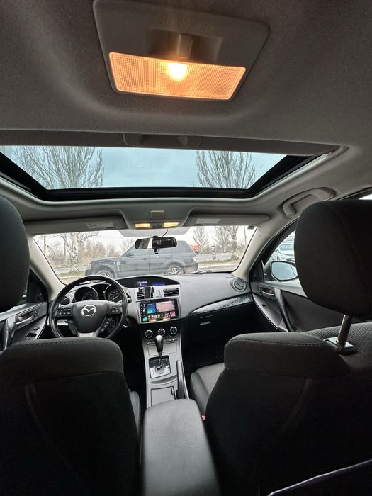 Продам свою автівку Мазда 3 Хетчбек 2012