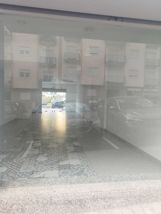 Arrendamento de Loja na Cruz de Pau BOA LOCALIZAÇÃO