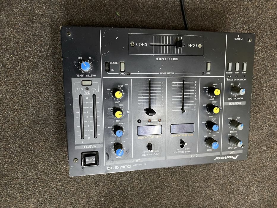 Двухканальный DJ-микшер Pioneer DJM-300