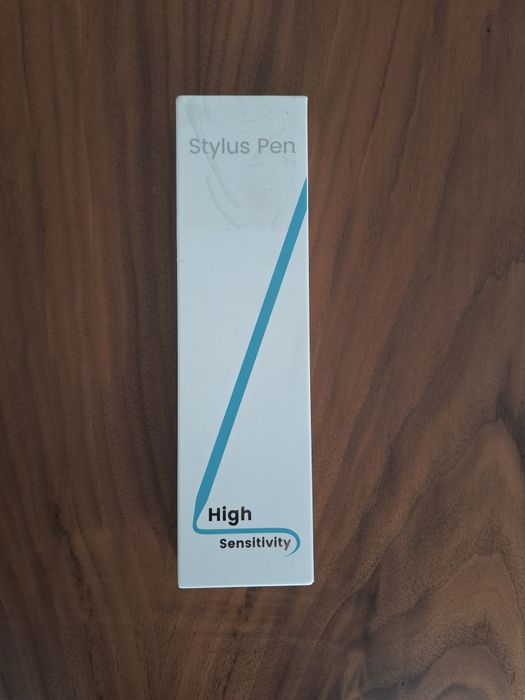 Caneta stylus nova, na caixa original, para ecrãs tácteis (smartphones e tablets).Características: alta sensibilidade na ponta para toque capacitivo.