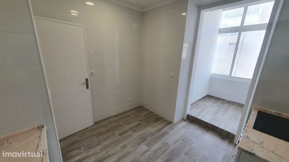 T3+1 , 100m2, 2wc, 2ºandar, cozinha equipada, Campo de Ourique