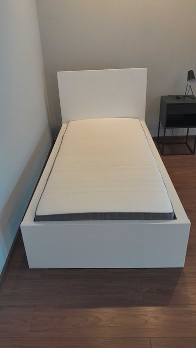 Sprzedam Łóżko Białe.