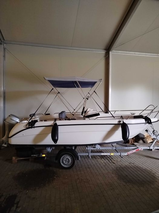 Łódź motorowa HydroMarin 5020 z silnikiem Honda 15 i przyczepą