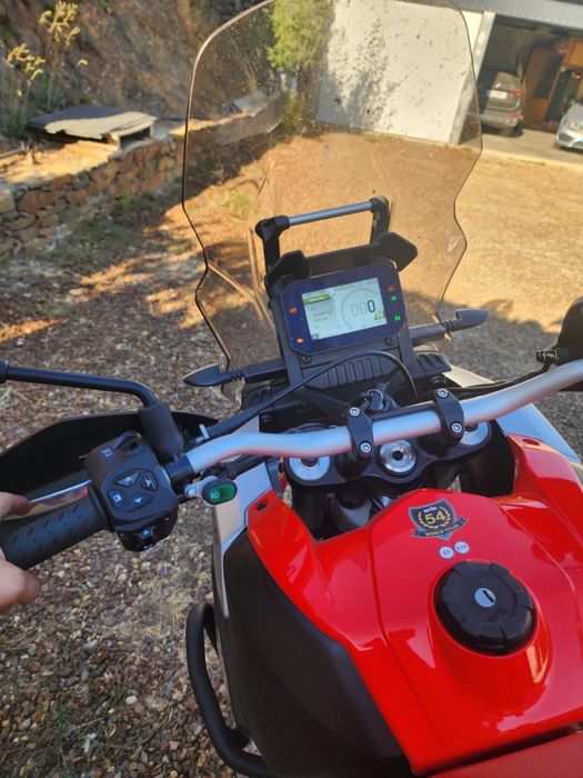 Aprilia tuareg como nova