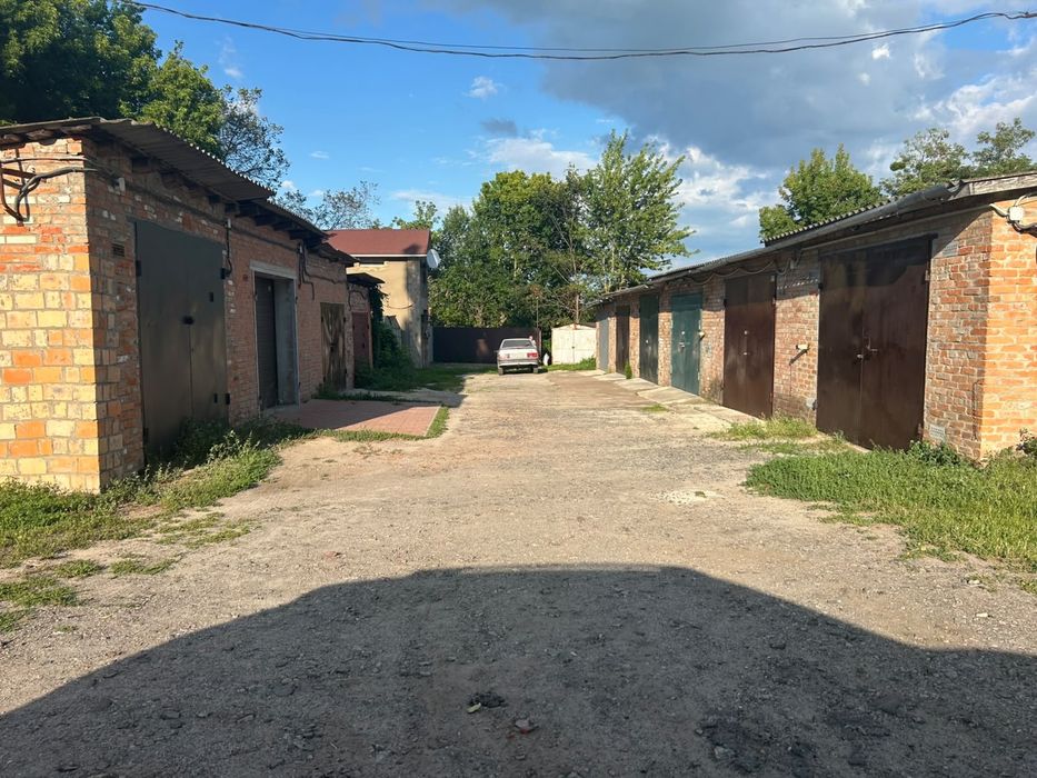 Гараж (Гостиннодвірська)