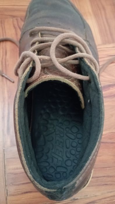 Botas castanhas da Reef