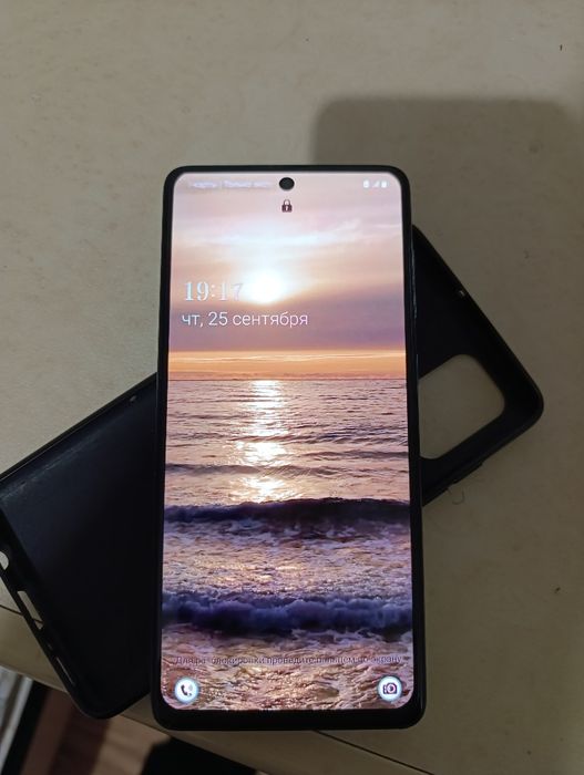 Продам телефон Samsung А71 в оригинале
