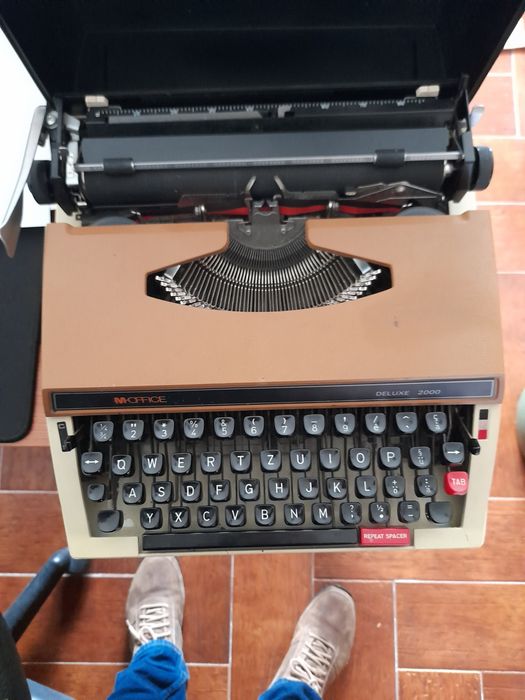 Máquina de escrever M-Office deluxe 2000