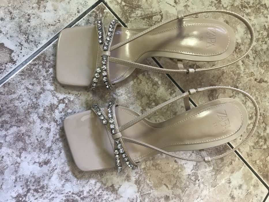 Vendo sandálias Zara 38