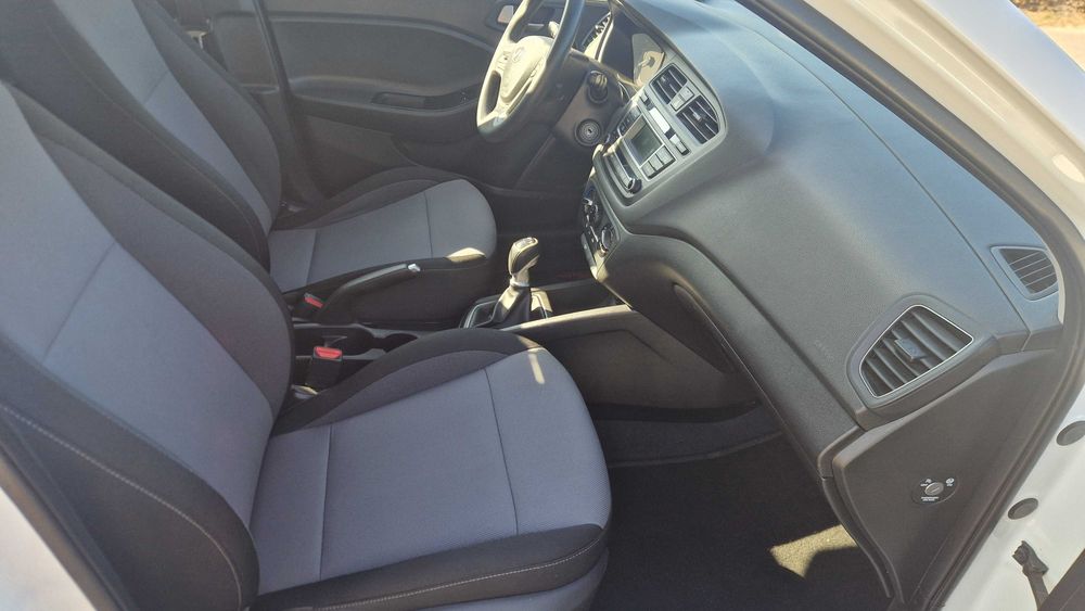 OFERTA RELÂMPAGO!!! Hyundai i20 1.1 CRDi Comfort