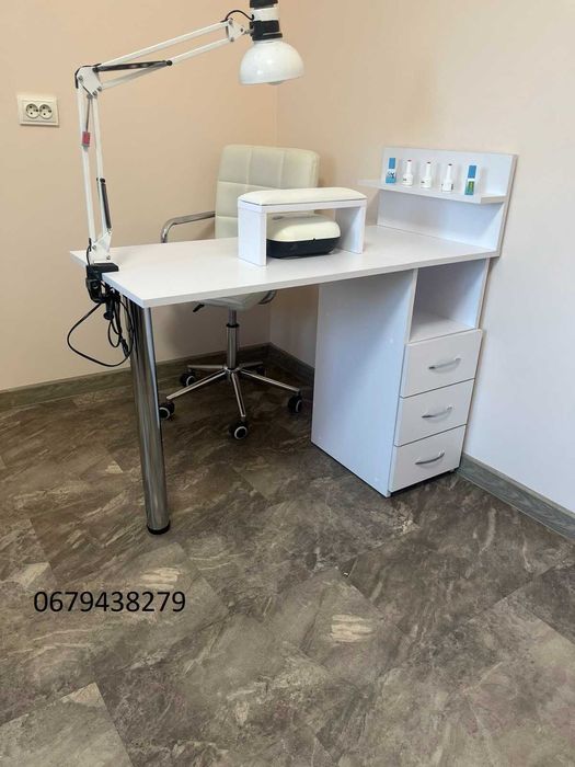 Стіл манікюрний стіл для манікюру.