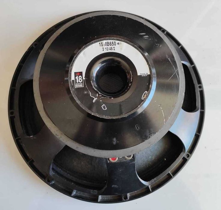 Vários altifalantes de 15 polegadas várias marcas