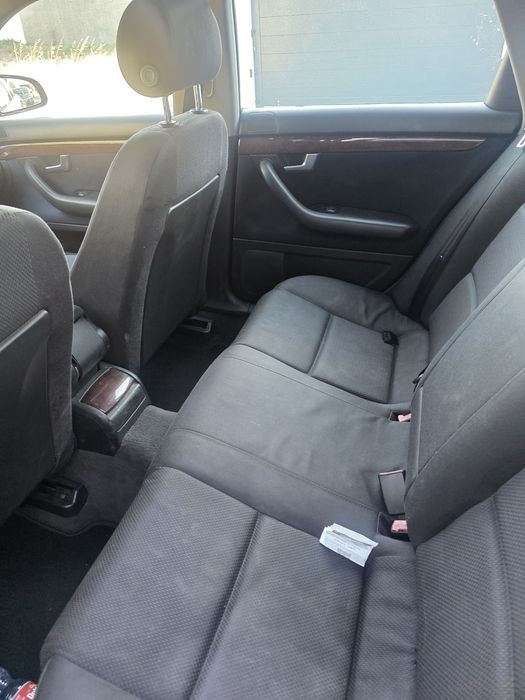Vendo  audi a4 1.9 tdi 130cv carro muito económico  robusto, contato 966610117.