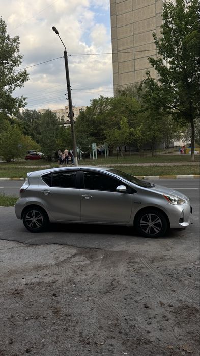 Авто Toyora prius C 2014 р